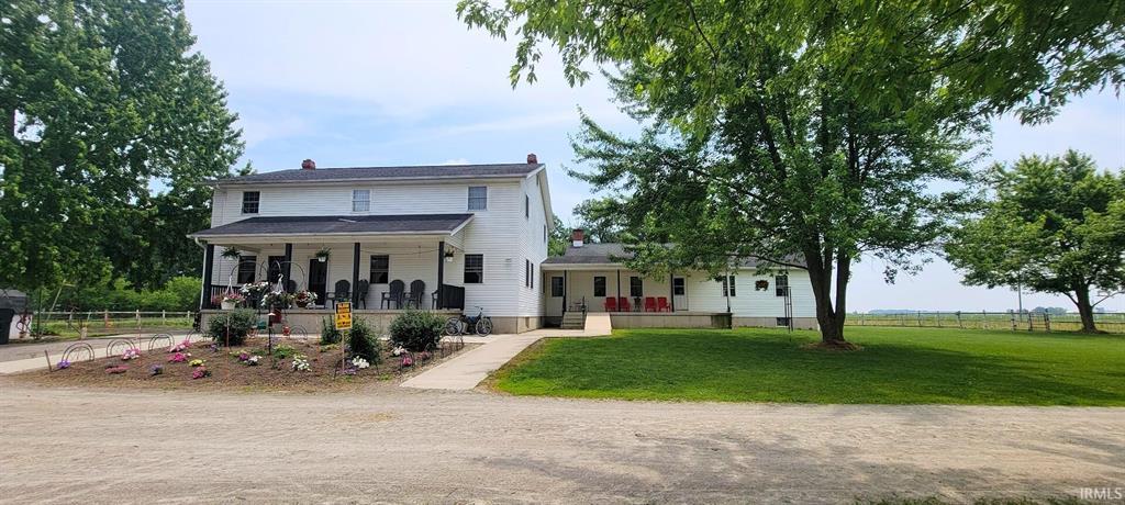 Front view of the house at 5711 S 600 E Berne Indiana